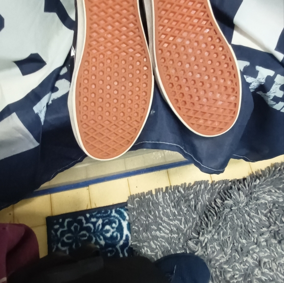 Vans shoes size 10 - Picture 3 of 3